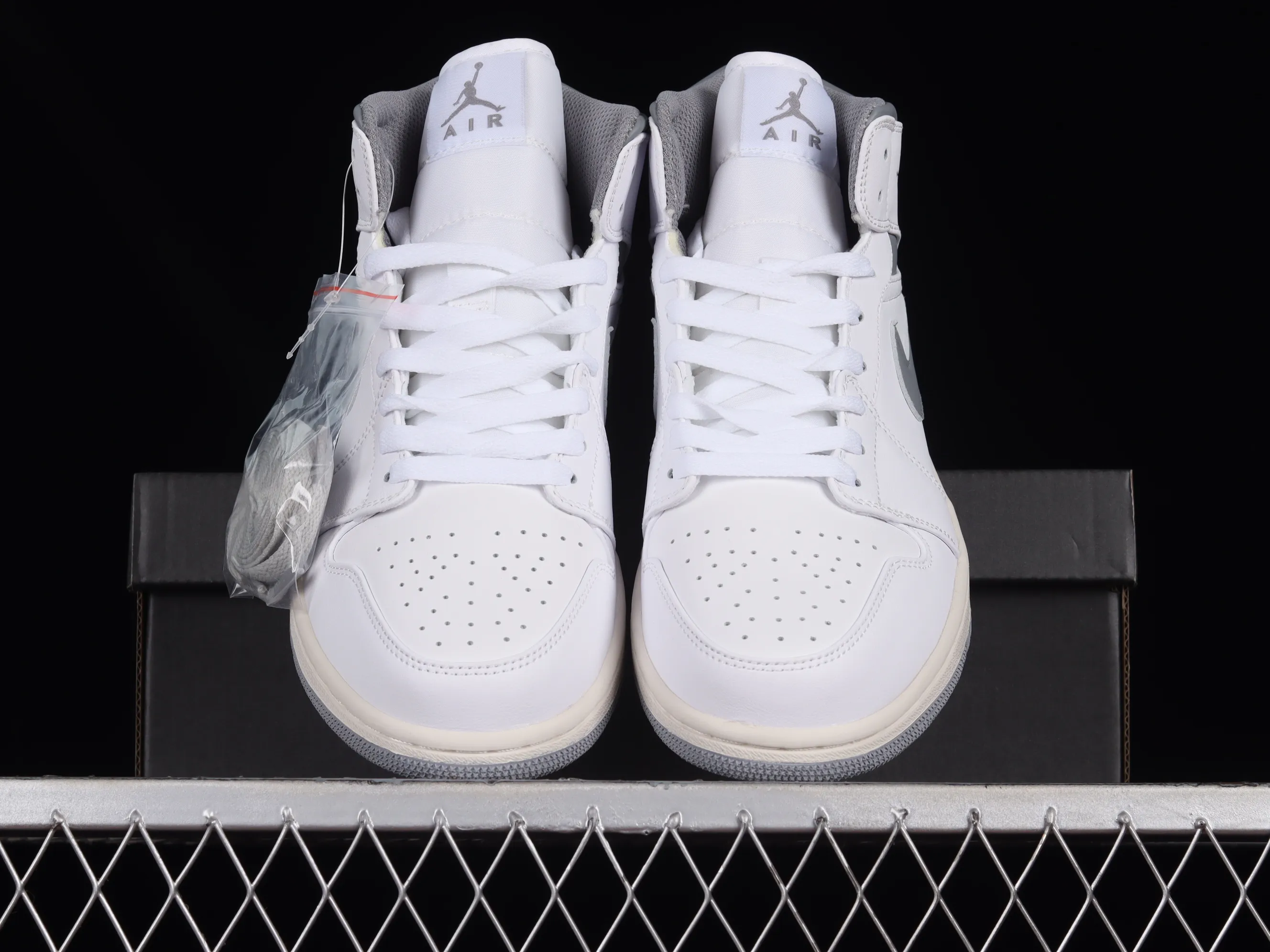 All categories Air Jordan Jordan series basketball shoes Air Jordan 1 Mid Air Jordan 1 Mid "Vintage Grey" AJ1 Joe 1 white gray first year China basketball shoes 554724-135